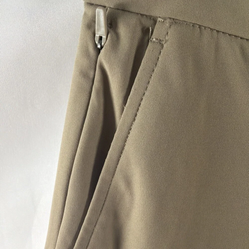 Dockers Men's Tech Chino Pants Size 34 x 32 Khaki Golf Work Pants Tan Soft